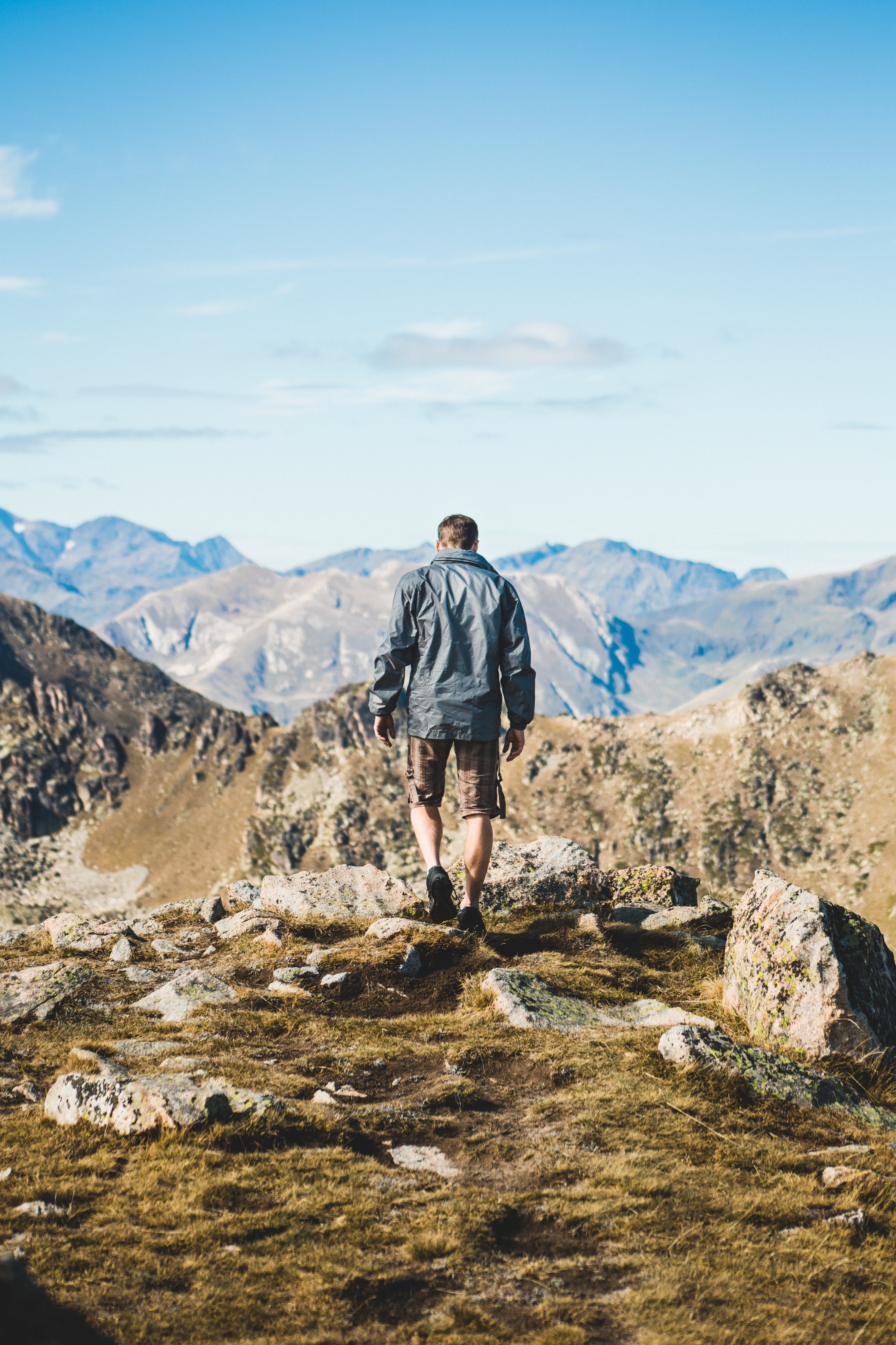 Man hiking in mountains wearing CARWORNIC tactical pants